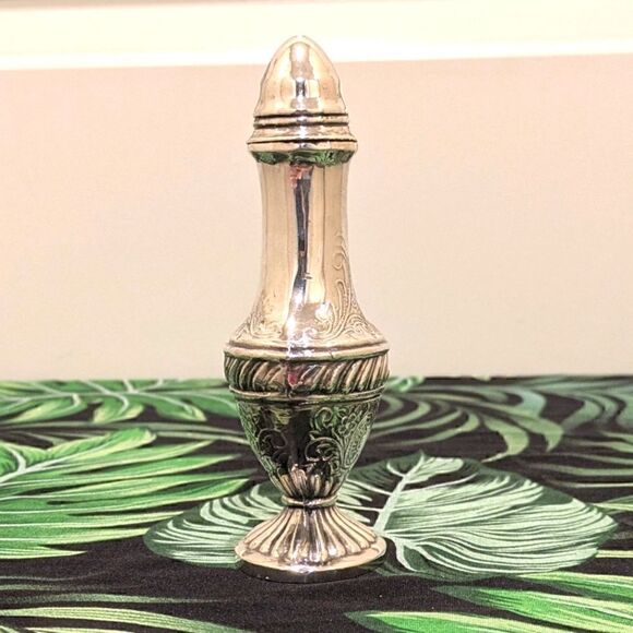 3/$30 Elegant Antique Viking 1034 Genuine Silver Plated Salt and Pepper Shaker - Picture 2 of 13